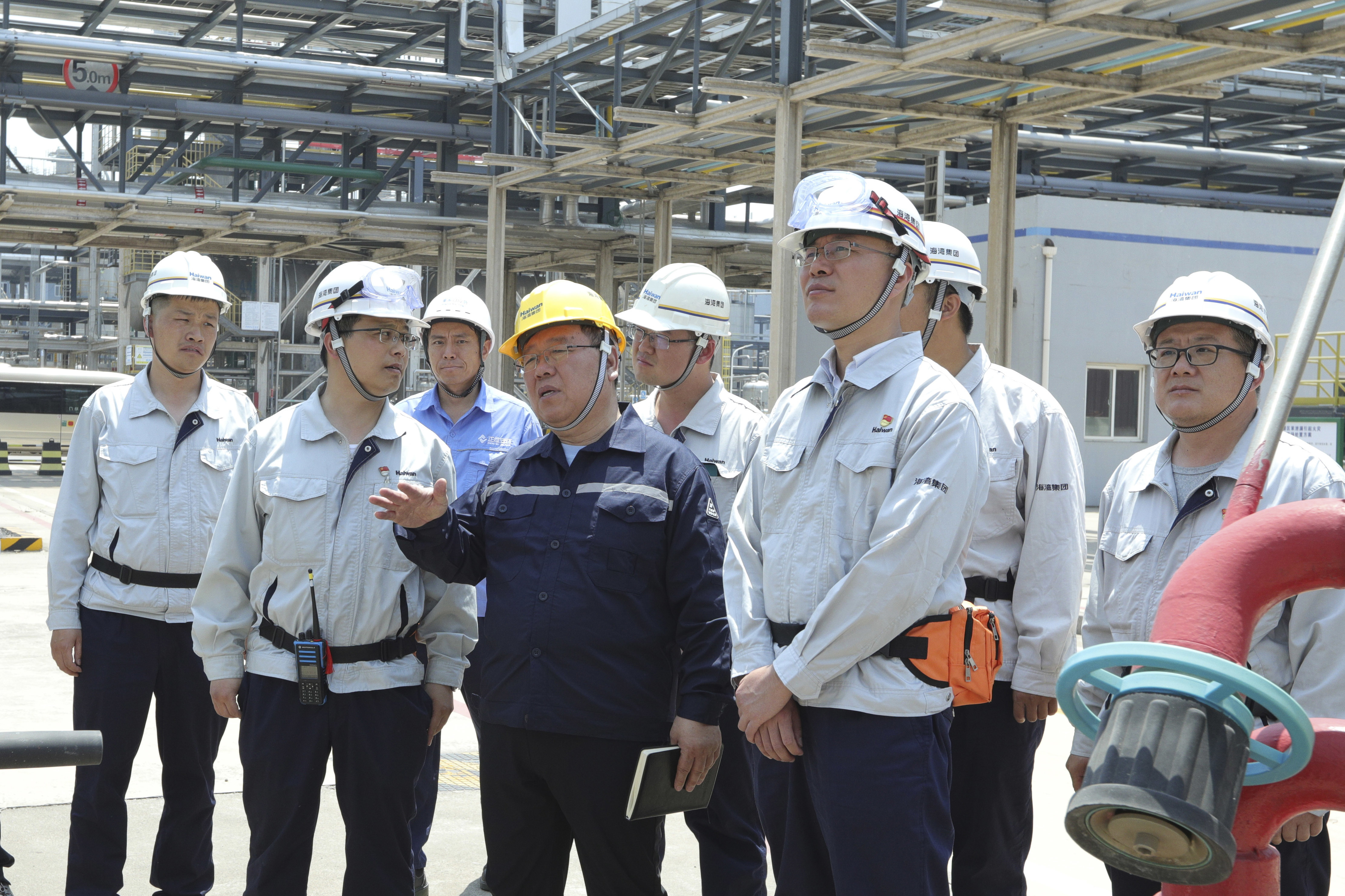 海灣(wān)化學開展危化品(pǐn)企業雙體系評估(gū)