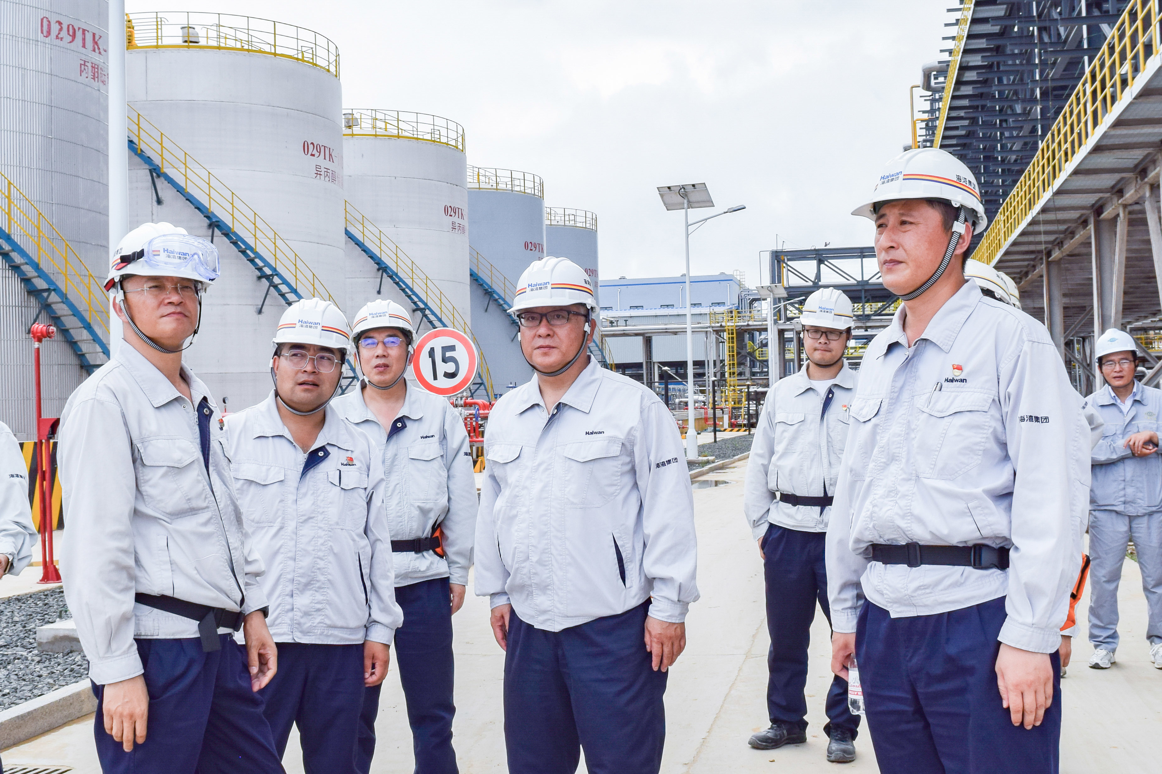 李明董(dong)事長帶隊(duì)檢查安全(quán)生産工作(zuo)