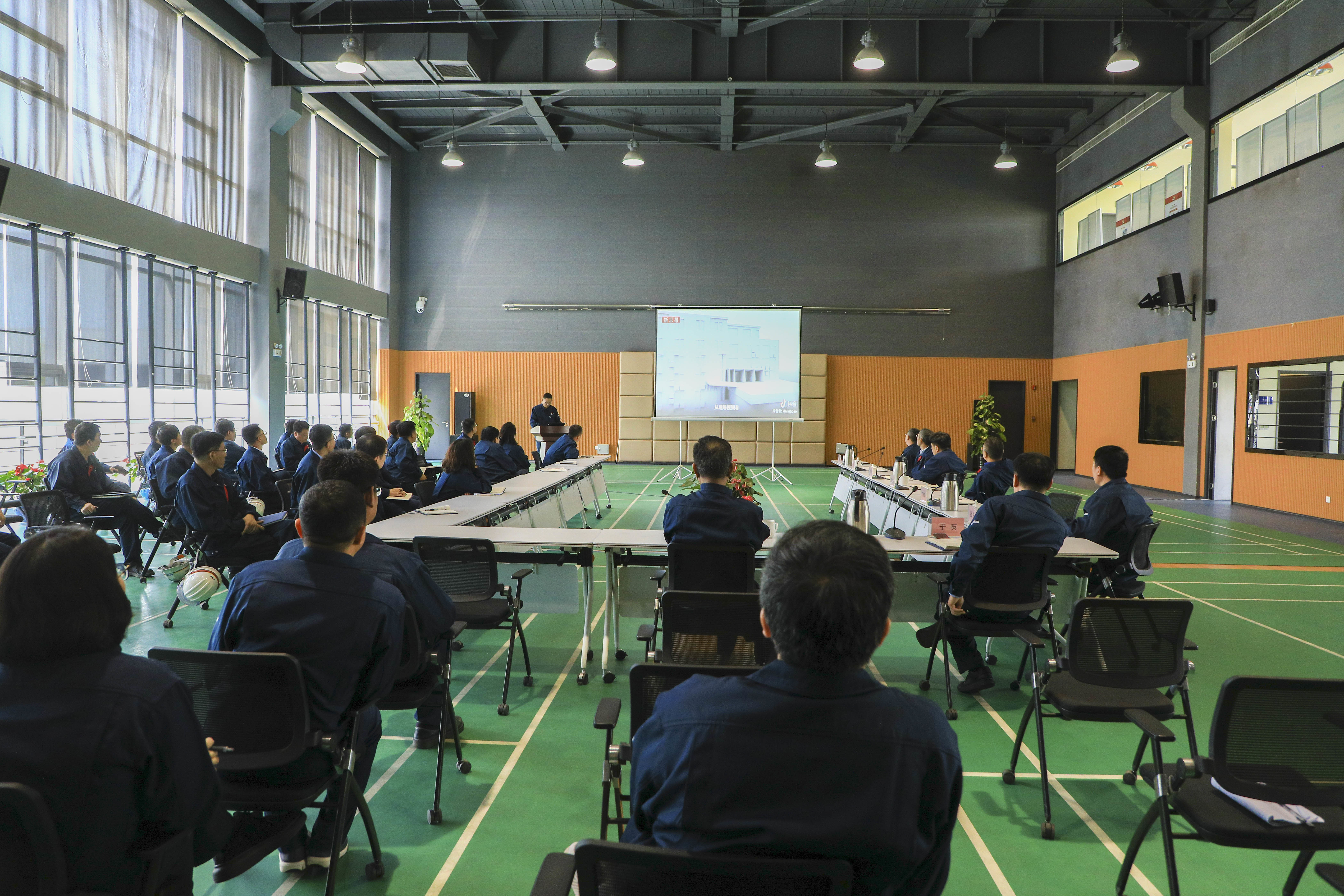 海灣(wān)化學召開事故警(jǐng)示教育會